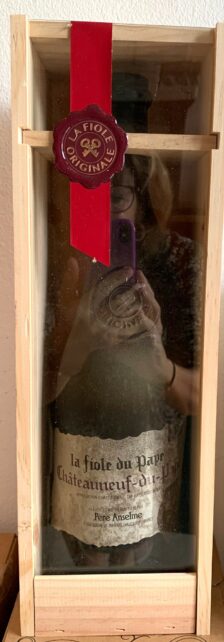 Chateauneuf du pape, la fiole du pape du père Anselme, Magnum, non millésimé et son coffret en bois